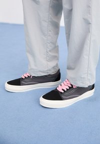 PREMIUM OLD SKOOL UNISEX - Sportcipő - pop lace black/gray