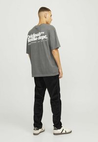 Jack & Jones JWHACE JJHARVEY czarny