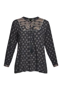 Sort langærmet bluse med paisley- og blomsterprints, der har en dekorativ yoke, frynse-detalje og kontrasterende manchetter. Blød stoftekstur.