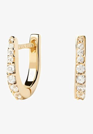 Guldøreringe med en række af ni runde, klare ædelsten på den ene side og en glat, poleret overflade.