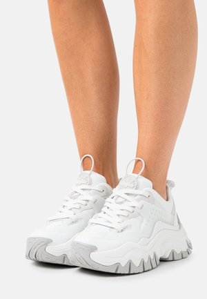 Buffalo, Baskets basses - white