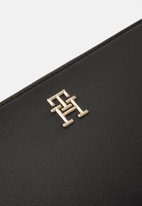 Tommy Hilfiger POPPY REFORM - Denarnica - black