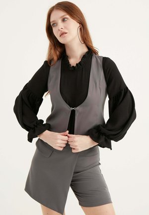 SLEEVELESS WITH POCKETS - Väst - grey