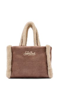 Borsa tote in tessuto marrone con bordi e manici in finta pelliccia beige. Presenta il logo ricamato "Saint Barth" sul davanti. Forma rettangolare.