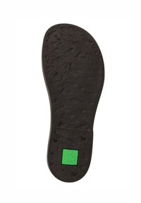 Schwarze Gummisohle mit strukturiertem Oberflächen und einem grünen Froschlogo im Fersenbereich, das eine leicht erhabene Form aufweist.