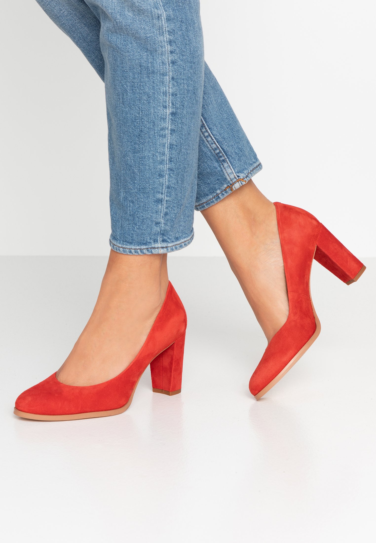 clarks pumps red