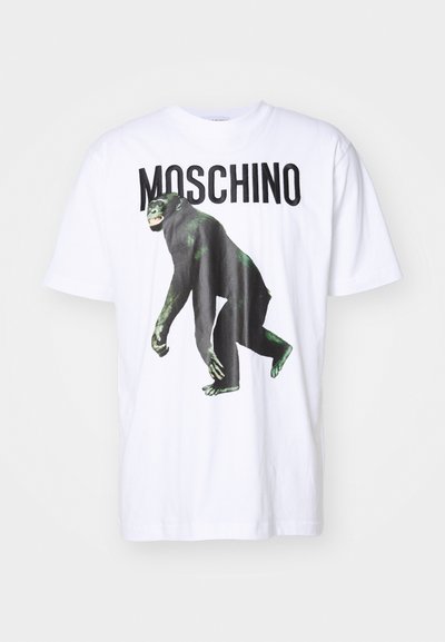 Camiseta blanca de algodón con un gráfico de mono negro y el texto en negrita "MOSCHINO" en negro. Corte relajado con mangas cortas y cuello redondo.