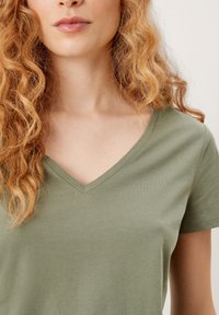 QS T-shirt basic - khaki oliv