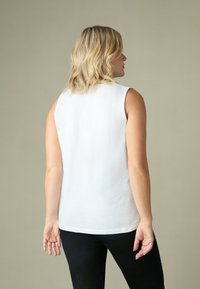 Live Unlimited London V-NECK - Linne - white