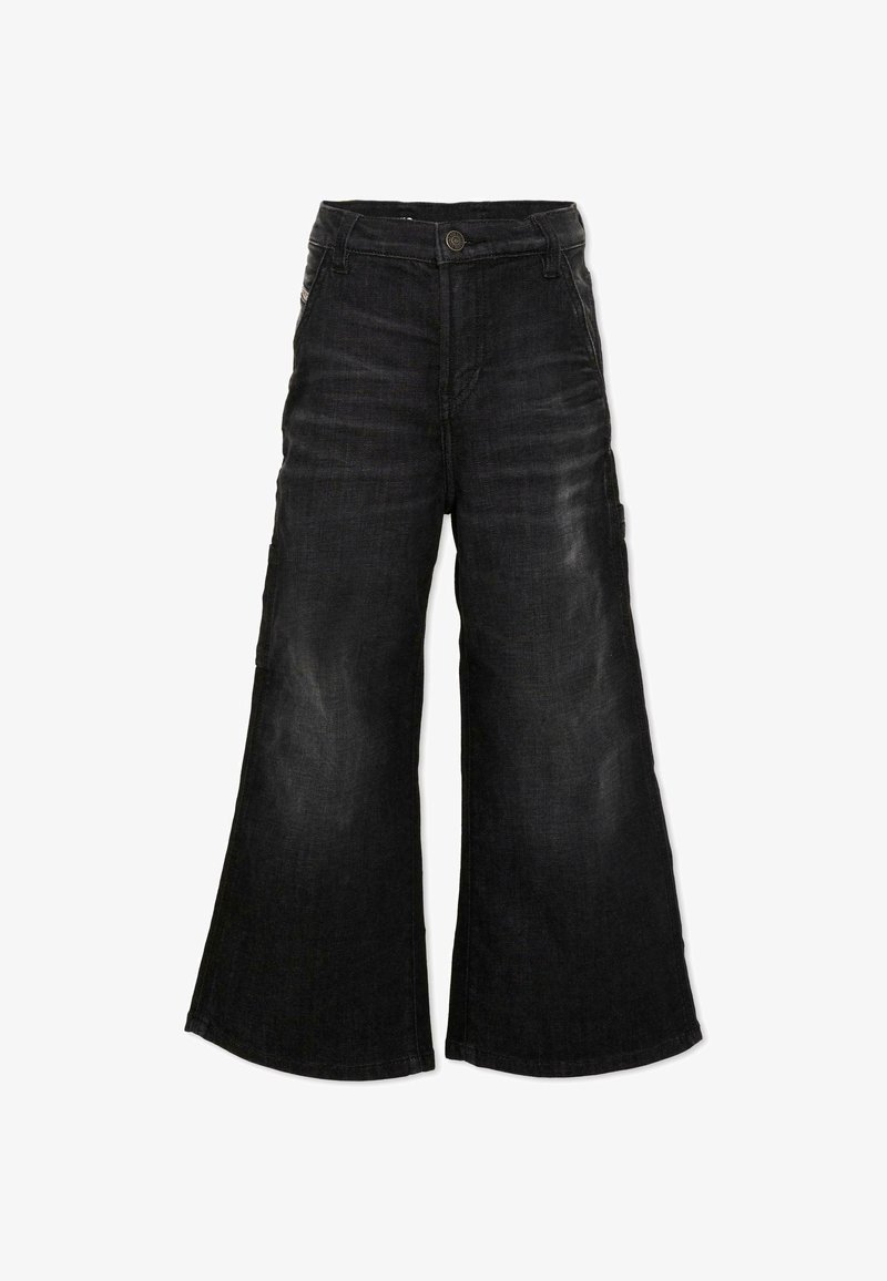 Jean en denim noir à jambes larges, taille haute, passants pour ceinture, fermeture à boutons sur le devant et poches latérales.
