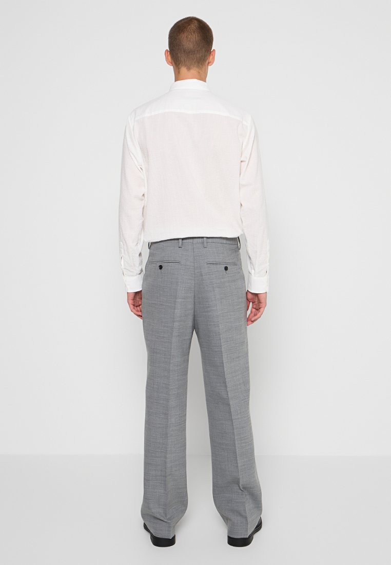 RELAXED FIT