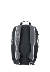 Mochila negra con acentos grises, que cuenta con correas acolchadas ajustables, un asa en la parte superior y un logotipo blanco prominente en la parte posterior.
