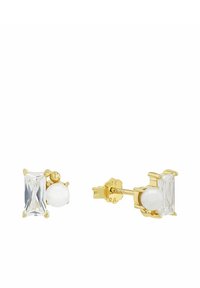 Pendientes de paladio dorado con una piedra rectangular clara y una perla blanca redonda, ambos engastados en un seguro diseño de cuatro garras.