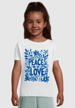 Weißes Baumwoll-T-Shirt mit einem blauen floralen Grafikdesign und den Worten "PEACE" und "LOVE" in auffälliger Schrift. Kurze Ärmel, lockere Passform.