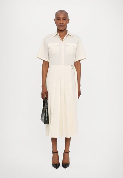 Theory WRAP SLEEK - Ingruha - eggshell