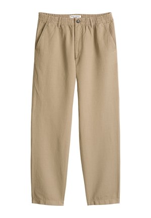 Pantalon décontracté beige avec ceinture élastique, fermeture par bouton et fermeture éclair, et poches latérales, conçu pour le confort et un usage quotidien.
