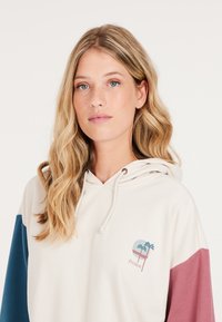 Protest PRTBRESS - Hoodie - kitoffwhite