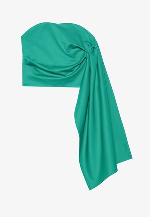 Top bandeau verde con una texture liscia, caratterizzato da tessuto arricciato su un lato e una lunga drappo fluente sul lato opposto.