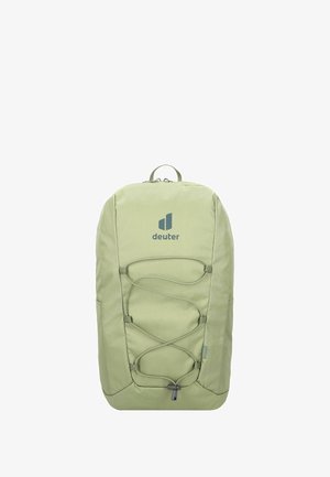 Zaino in tessuto verde chiaro con una texture liscia, caratterizzato da un design con corda elastica sul davanti, maniglia superiore e il logo "deuter" sul davanti.