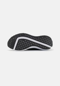 Nike Performance INTERACT RUN - Chaussures de running - black/white/anthracite