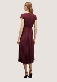 Motivi MIDI CON PLISSÉ - Cocktailkleid/festliches Kleid - rosso