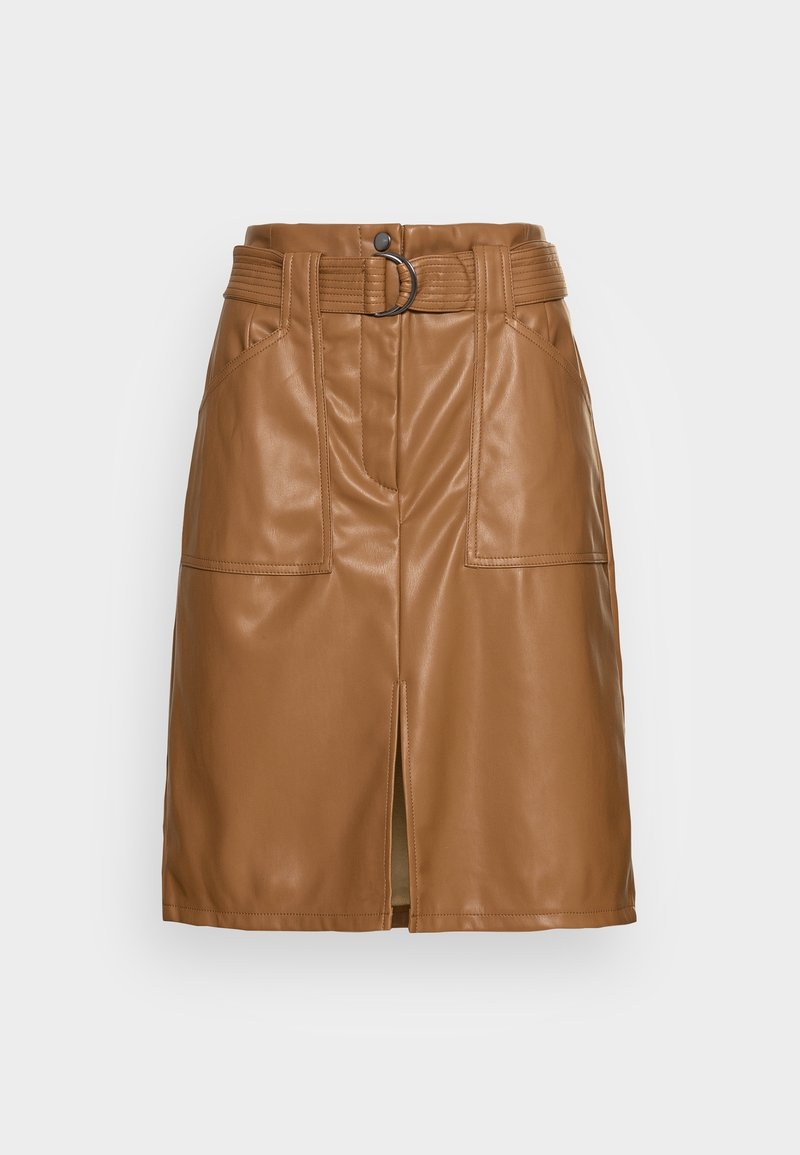 Jupe mi-longue en simili cuir camel avec poches plaquées à l'avant, fente avant et ceinture assortie avec boucle ronde.