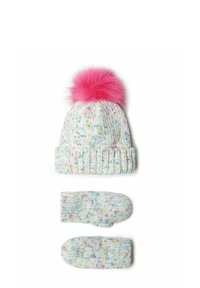Strickmütze und Fäustlinge-Set mit einer mehrfarbigen Textur, das einen rosa Kunstpelz-Pompon auf der Mütze und gerippte Bündchen aufweist.