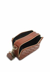 Still Nordic STILLAGGIE BRAIDED 2 ROOM - Axelremsväska - cognac