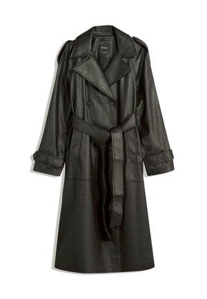 Manteau trench en cuir noir avec un devant croisé, grands revers, ceinture à la taille et poignets à boutons. Texture lisse.