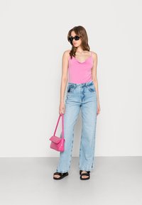 Vero Moda VMALASKACROP STRAP  - Top - super pink