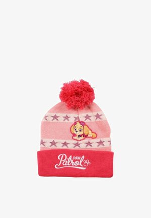 Bonnet tricoté rose et rouge avec des motifs d'étoiles, un pompon sur le dessus, un écusson du personnage de Pat' Patrouille, et "Pat' Patrouille" brodé sur le revers.