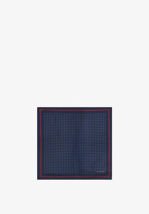 Pañuelo cuadrado azul marino con pequeños lunares blancos en un patrón de cuadrícula, borde rojo y el logo de "Scalpers" en la esquina inferior derecha.