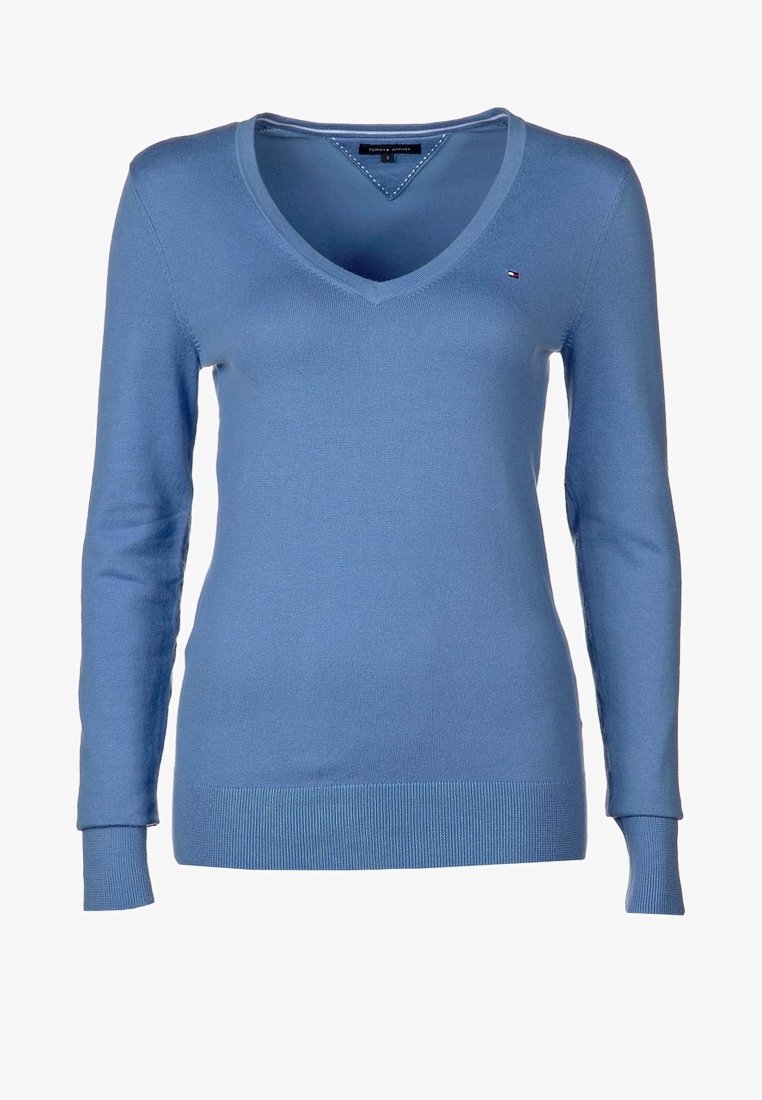 Pull bleu à manches longues avec col en V, poignets et ourlet côtelés, petit logo sur le côté gauche de la poitrine, en tissu tricoté.