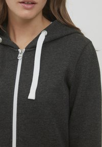 Oxmo OXOLINDA - Športna jopa s kapuco na zadrgo - dark grey melange