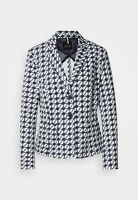 Blazer a righe blu e bianche con design aderente, revers a punta e due bottoni. Presenta tasche laterali e una fodera liscia.
