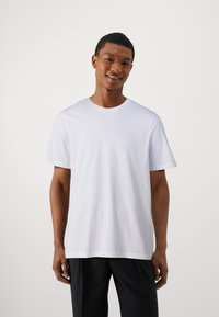 Jack & Jones JJCYBER TEE CREW NECK 5 PACK - Print T-shirt - mountain spring/white/black