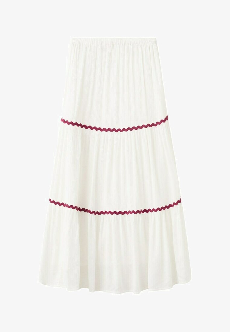 Witte plissé midi-rok met een elastische tailleband en twee horizontale golvende rode biezen rond het onderste deel.