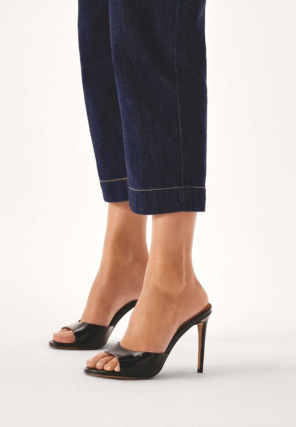 AUDE - Pantolette hoch