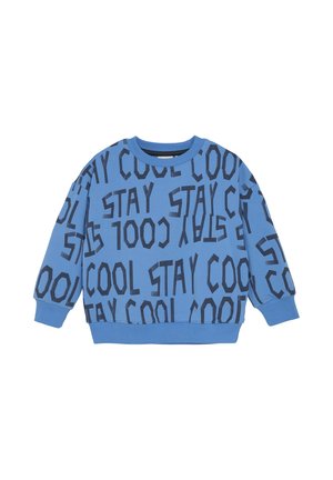 Felpa blu con testo nero che recita "STAY COOL" in un carattere audace e angolare. Collo e polsini a coste. Texture del tessuto morbida.