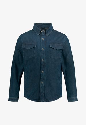 Camisa de mezclilla azul oscuro con cuello, cierre de botones en el frente, dos bolsillos en el pecho, mangas largas y dobladillo recto. Textura suave.