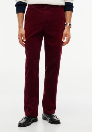 Tommy Hilfiger, DENTON SLIM STRAIGHT FINE CORDUROY CHINOS - Панталони тип чино - burgundy