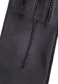 Gant en cuir noir avec une texture lisse, coutures visibles et quatre sections de doigts allongées. Aucun motif ou détail matériel supplémentaire.