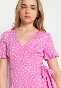 ONLY ONLOLIVIA WRAP DRESS - Vestido de dia - opera mauve/fiona ditsy