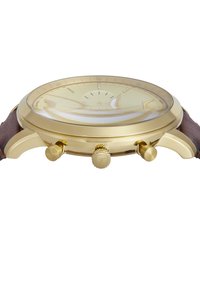 Montre dorée avec un boîtier rond, un cadran beige et un bracelet en cuir brun. Elle dispose de deux boutons poussoirs et d'une couronne texturée. Verre lisse.