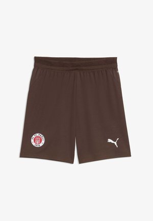 Brązowe sportowe szorty z elastycznym pasem, z logo FC St. Pauli 1910 na lewej nogawce i białym logo Puma na prawej nogawce.