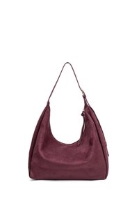 Borsa a spalla in suede bordeaux, morbida e di forma rotonda, con tracolla singola e chiusura con zip. Superficie testurizzata con accenti hardware minimi.