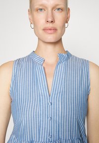 ONLY Tall ONLANNA BUTTON DRESS BELOW KNEE  - Vestido camiseiro - cloud dancer/light denim blue
