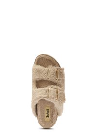 Infradito pelosi beige con due cinturini regolabili e fibbie dorate, dotati di una soletta ammortizzata etichettata "Scholl".