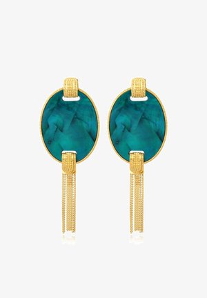 Boucles d’oreilles dorées avec de grandes pierres turquoises ovales et des pampilles en chaîne texturées suspendues en dessous.