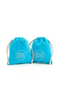 Türkise Stofftaschen mit Kordelzugverschluss, versehen mit einem weißen, runden Logo, auf dem "Elli by Julie & Grace" steht. Glatte Textur. Zwei Taschen abgebildet.